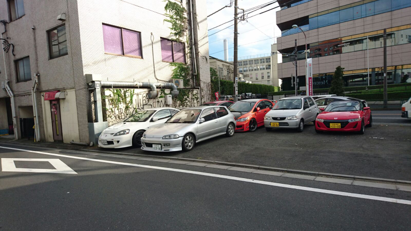 Old and new combined. The S660 is such a gorgeous car. DC5 kinda looks ruined, the EG on the other hand, wauw.